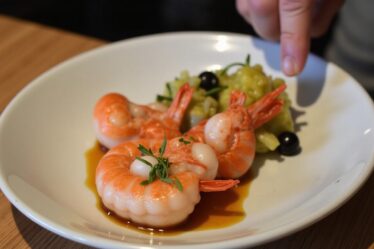 Les secrets gourmands de Roger Bitoune : gambas et Saint-Jacques sublimés