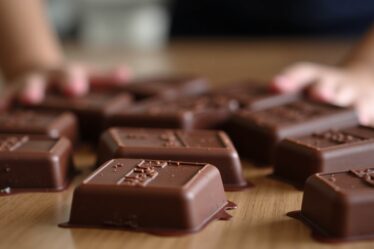 Fabriquer du chocolat artisanal : méthode complète en 8 étapes